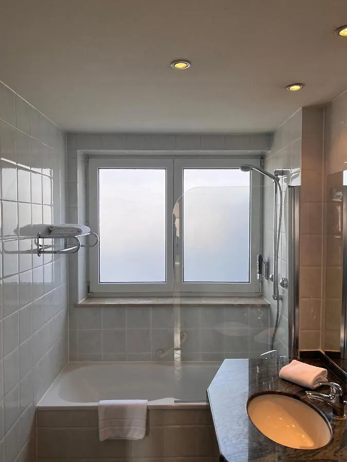 Qu Hotel Aψβούργη
