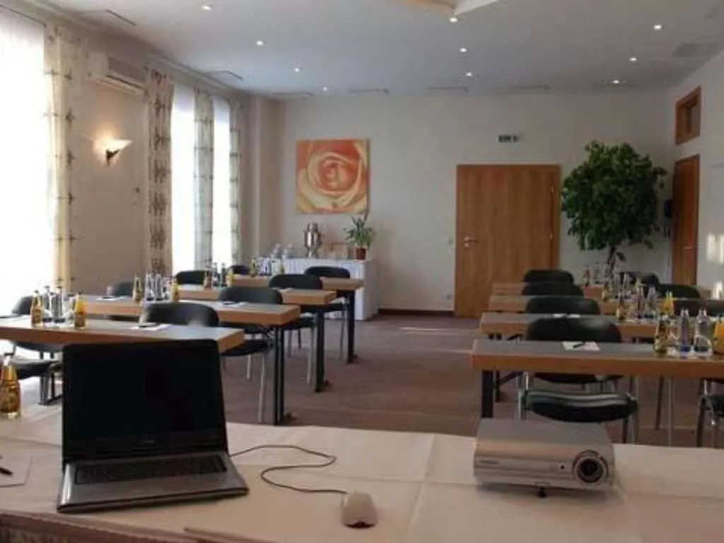 Qu Hotel Aψβούργη