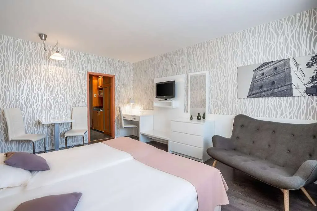 Qu Hotel Aψβούργη 4*,