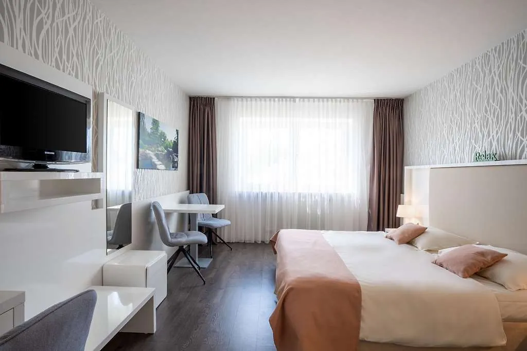 Qu Hotel Aψβούργη 4*,  Γερμανία